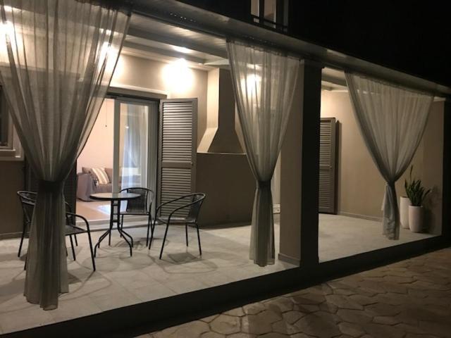 Rose Maisonette Razáta Екстериор снимка