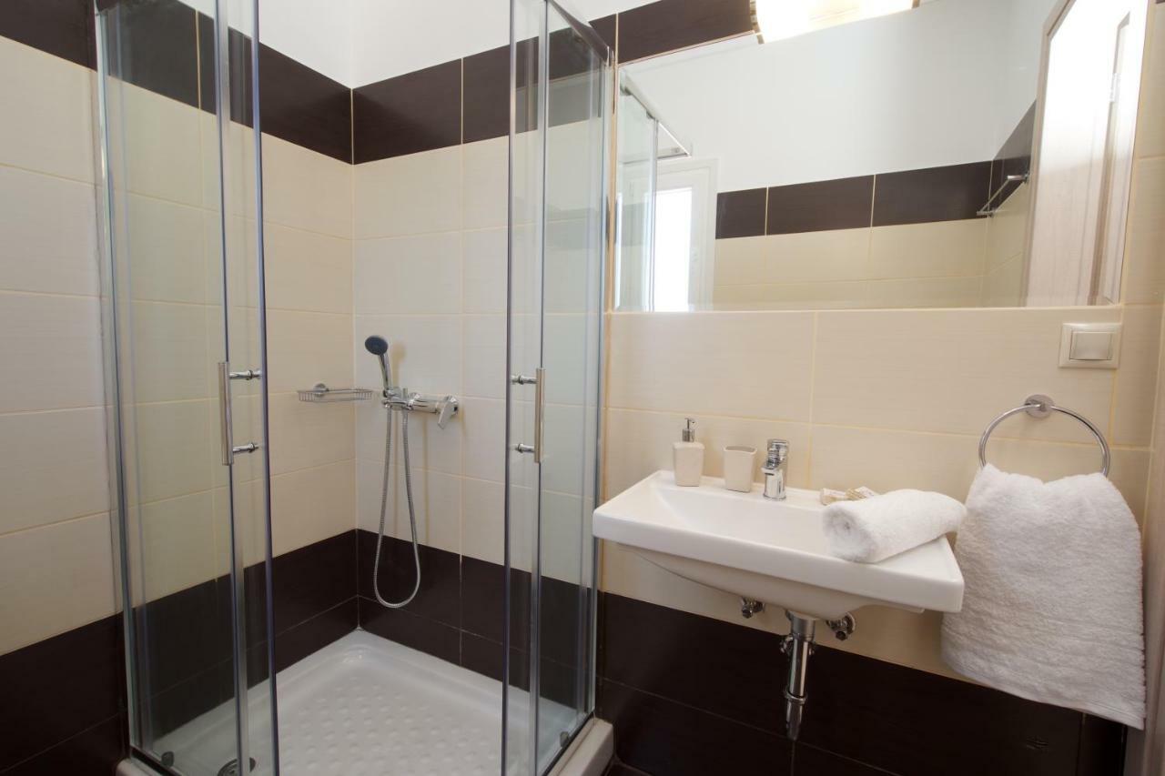 Rose Maisonette Razáta Екстериор снимка